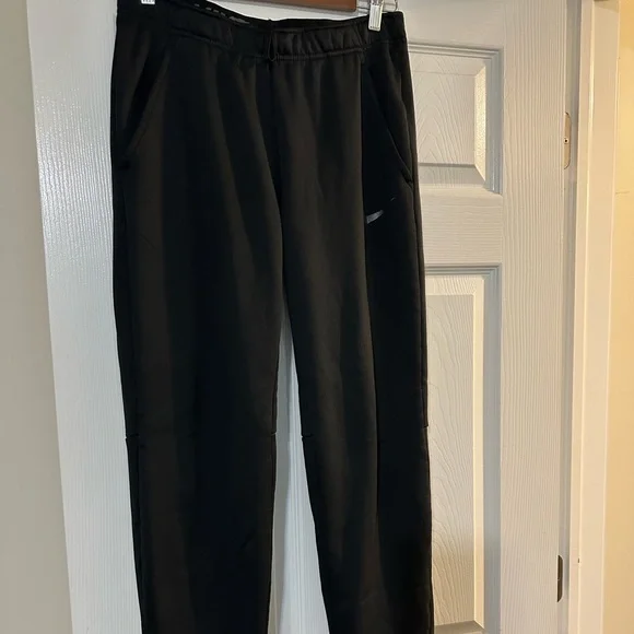 NIKE SPORT-WEAR PLANTS - Picture 7 of 9